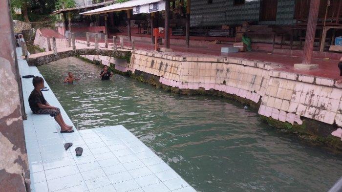 Sumur panjang Dato Tiro di depan Masjid Nurul Hilal, Hila-hila, Kelurahan Ekatiro, Kecamatan Bontotiro
