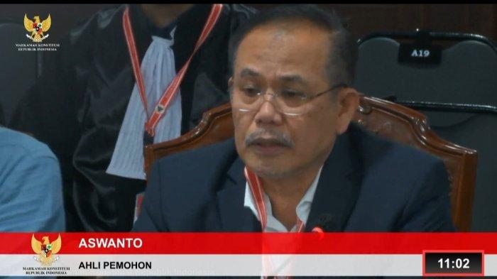 SENGKETA PILKADA - Prof Aswanto dalam sidang sengketa Pilkada Jeneponto di MK pada Kamis (13/2/2025). Menurutnya, sengketa bisa dihindari jika KPU mematuhi regulasi.