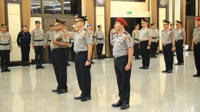 Kapolri Jenderal Listyo Sigit Prabowo memimpin upacara korps raport kenaikan pangkat sejumlah perwira tinggi (pati) Polri di Rupattama Mabes Polri, Jakarta, Jumat (23/8/2024).