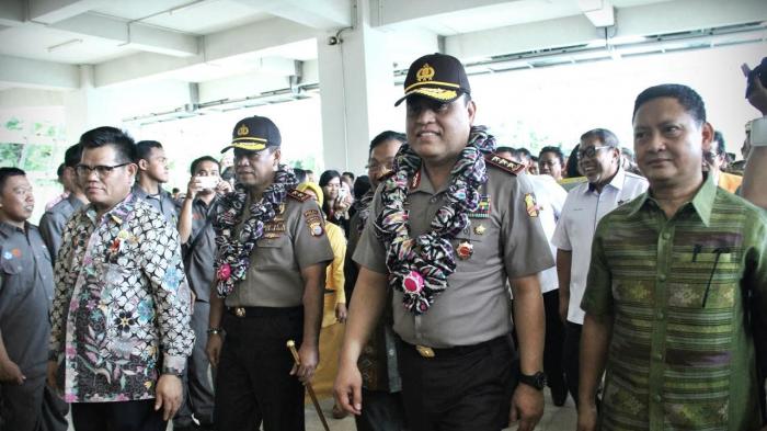 Wakil Kepala Kepolisian Republik Indonesia, Komjen Syafruddin memberi kuliah umum di hadapan sivitas Universitas Negeri Makassar (UNM), Kamis (22/9/2016).Wakapolri yang didampingi Kapolda Sulawesi Selatan Irjen Pol Anton Charliyan menyampaikan materi terkait kondisi Indonesia, salah satunya terkait keamanan.Kedatangan Wakapolri di UNM merupakan salah satu rangkaian agendanya setelah sebelumnya berkunjung di Sulawesi Barat. tribun timur/muhammad abdiwan