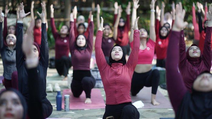 Bugis Waterpark Adventure menggelar acara Morning Yoga Spesial pada Minggu, 29 September 2024. Kegiatan ini disambut dengan antusias oleh peserta dari berbagai kalangan yang ingin menjaga kesehatan jantung sekaligus menikmati suasana alam yang asri di Bugis Waterpark.