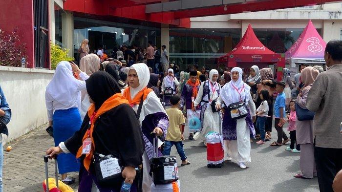 361 Jemaah Haji Sulawesi Utara diberangkatkan menuju embarkasi Balikpapan.