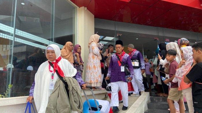 361 Jemaah Haji Sulawesi Utara diberangkatkan menuju embarkasi Balikpapan.