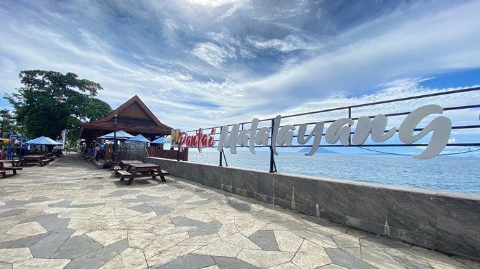 KELUH PENJUAL - Potret Malalayang Beach Walk (MBW) Kota Manado, Sulawesi Utara (Kamis 22/5/2025). Menurut Desi, salah satu penjual, para pengunjung tampak kurang sebabkan penghasilan mereka juga ikut terdampak.