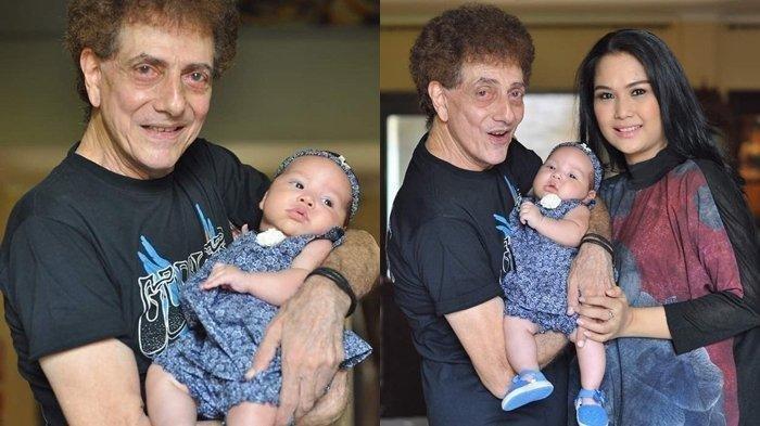 Ahmad Albar dan Dewi Sri Astuti beserta anak perempuan mereka.