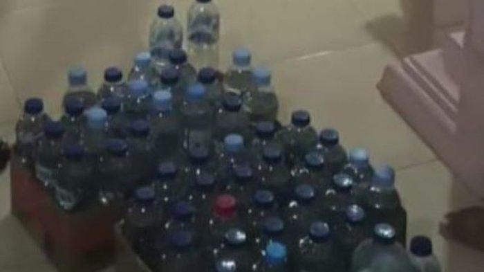 MINUMAN KERAS - Miras cap tikus yang disita Polresta Manado, Senin (09/5/2025). Ada 316,8 liter miras yang disita.