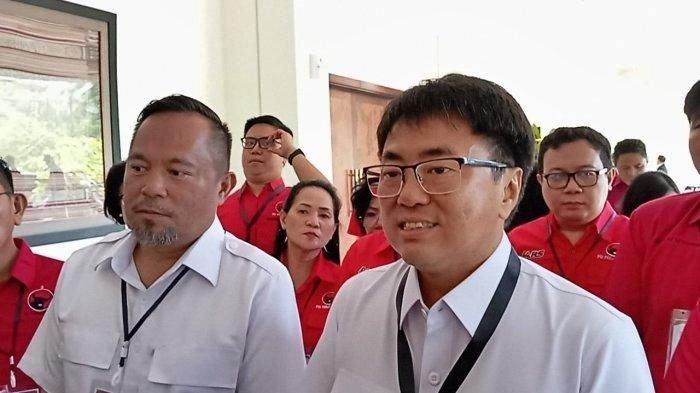 Andrei Angouw - Richard Sualang Raih Suara Terbanyak di Pilwako Manado 2024 Berdasarkan Hasil Rekapitulasi Suara KPU Kota Manado. Potret Kegiatan Pleno rekapituasi perhitungan suara Pilwako Manado oleh KPU Manado. Rekapitulasi perhitungan suara Pilwako Manado 2024 tuntas. Paslon AARS raih suara terbanyak. Unggul di 8 kecamatan Kota Manado.