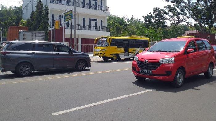 Antrean solar di SPBU Kairagi Weru, Paal 2, Manado, Sulawesi Utara, Selasa (7/11/2023).