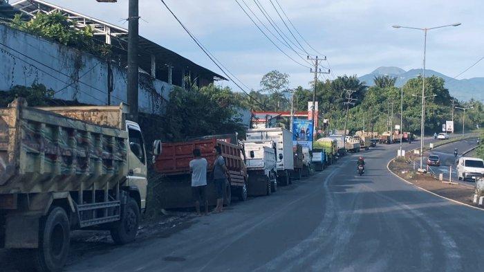 Antrean Solar di SPBU Ringroad Manado, Sulawesi Utara