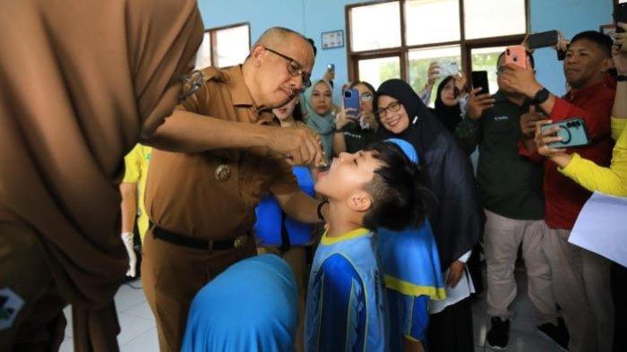PJ Wali Kota Kotamobagu Asripan Nani hadir menyambangi SDIT An-Nahl Kotamobagu dan Madrasah Ibtidaiyah Baitul Makmur Kotamobagu.