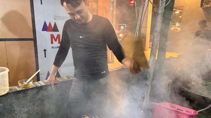 BOKE NAGIH - Menu Ragey yang sementara diolah. Lokasi Boke' Nagih by Mami Jess berada di Kompleks Pasar Segar Paal Dua Manado.