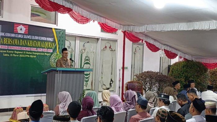 KKSS: Ustadz Arhanuddin Salim ceramah singkat dalam acara buka puasa bersama dan khataman Al-Qur'an yang digelar Badan Pengurus Cabang (BPC) Kerukunan Keluarga Sulawesi Selatan (KKSS) Kecamatan Mapanget pada Sabtu, 15 Maret 2025. Kegiatan ini berlangsung di Musholla Ar-Rayyan, Kantor Regional XI Badan Kepegawaian Negara (BKN), yang terletak di Jalan AA Maramis, Paniki Bawah, Kecamatan Mapanget, Kota Manado, Provinsi Sulawesi Utara.
