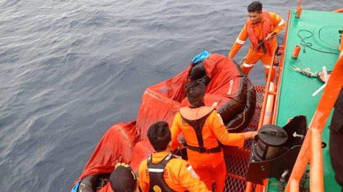 Kapal pengangkut LCT Bora V yang berlayar dari Manado ke Tagulandang, Kepulauan Sitaro dilaporkan hilang, Minggu 21 Januari 2024 malam.