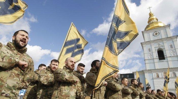 Batalyon Azov pasukan pengusung ideologi Neo Nazi yang digabungkan ke dalam Garda Nasional Ukraina sejak tahun 2014.