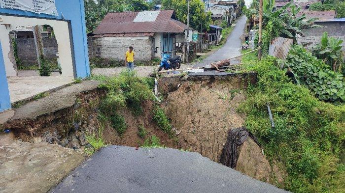 Belum Diperbaiki Selama 6 Bulan Jalan Amblas di Buha Manado, Sulawesi Utara, tidak Dipasangi Pembatas.
