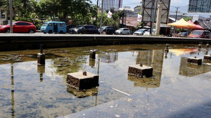 Boulevard Mall Manado Sulawesi Utara nampak tidak terurus dan terbengkalai, Jumat (06/10/2023).