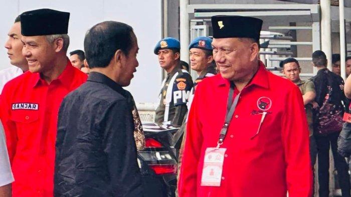 Bendahara Umum DPP PDI Perjuangan, Olly Dondokambey, yang juga Ketua DPD PDIP Sulawesi Utara mendampingi Capres PDIP, Ganjar Pranowo, dalam menyambut tamu VVIP yang datang menghadiri puncak Peringatan Bulan Bung Karno di Gelora Bung Karno, Jakarta, Sabtu (24/6/2023) siang tadi.