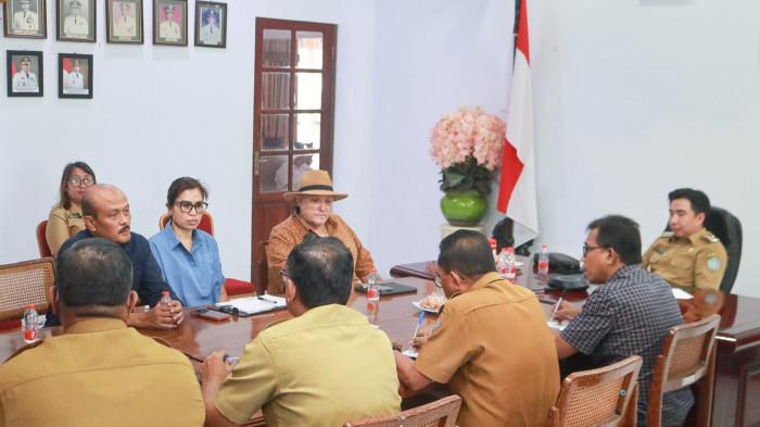 Bupati Kepulauan Sangihe Michael Thungari menerima audiensi