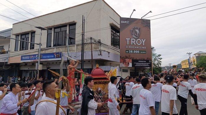 CAP GO MEH: Perayaan Cap Go Meh tahun 2025 di Kotamobagu, Rabu (12/2/2025). Tahun ini ada penampilan dari berbagai tarian.