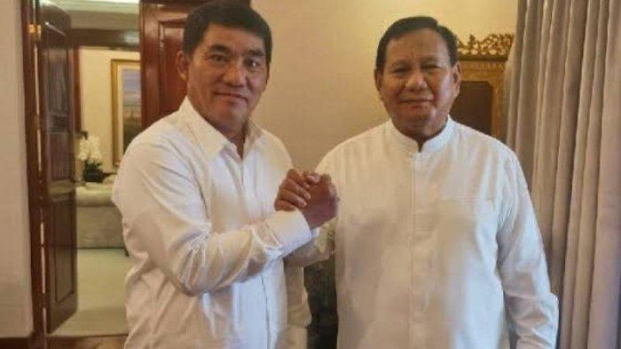 Cagub Sulut Yulius Komaling saat foto bersama Presiden Indonesia terpilih Prabowo Subianto.