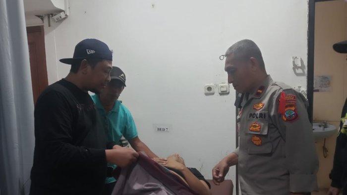 *Caption: Korban saat dibawa ke RS Siti Maryam Manado, Rabu 3 Januari 2023 malam.
