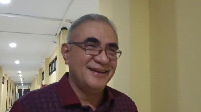 Sekretaris Provinsi (Sekprov) Sulawesi Utara, Steve Kepel, kembali menjalani pemeriksan di ruangan Tindak Pidana Korupsi (Tipidkor) Polda Sulut, Jumat (25/10/2024).
