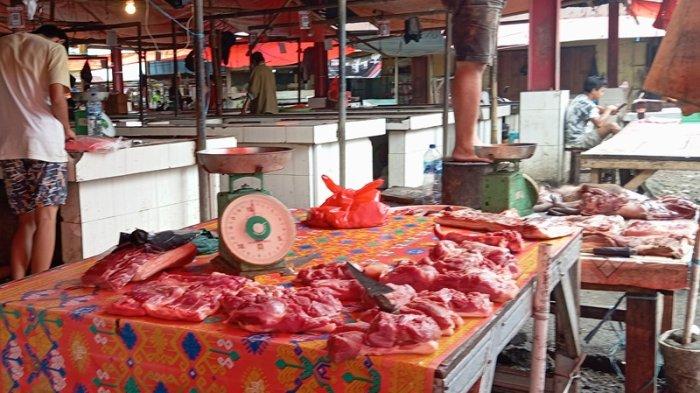 Daging babi di Pasar Pinasungkulan Karombasan Manado Sulut.