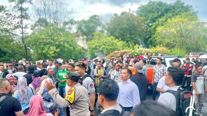 Debat terakhir Pilkada Boltim 2024 di Kota Manado, Sulawesi Utara, ricuh.