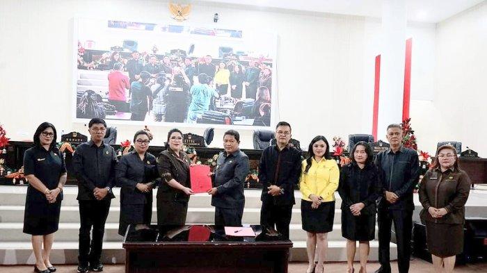 Dewan Perwakilan Rakyat Daerah (DPRD) Kabupaten Minahasa, menggelar Rapat Paripurna dalam rangka penutupan masa persidangan pertama tahun 2023 dan pembukaan masa persidangan kedua tahun 2024.