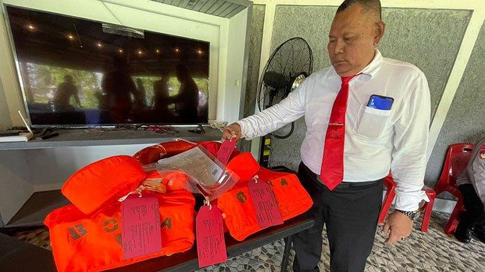 Ditpolairud Polda Sulut Gelar Konferensi Pers terkait kasus Kapal LCT Bora V, Selasa 30 Januari 2024.
