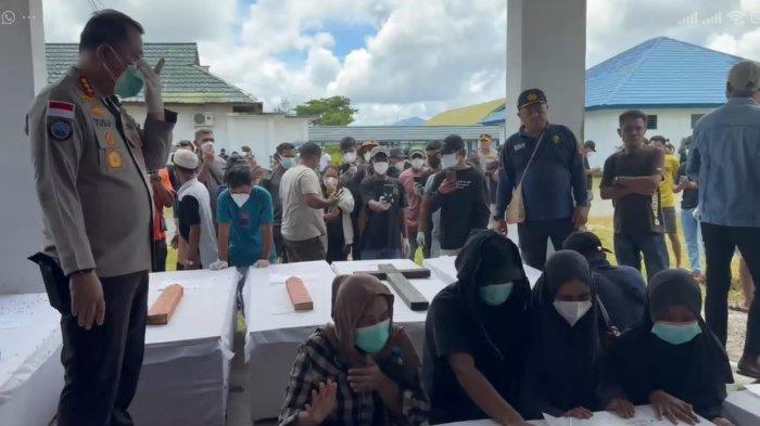 KORBAN KKB PAPUA: Tim gabungan Ops Damai Cartenz bersama Tim Dokkes Polri dan DVI Polri mengidentifikasi 11 jenazah korban pembunuhan yang diduga kuat dilakukan oleh Kelompok Kriminal Bersenjata (KKB) yang menamakan diri sebagai Kodap XVI Yahukimo dan Kodap III Ndugama.