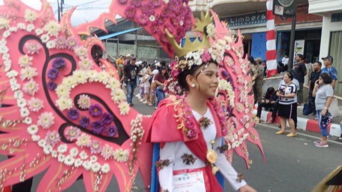 Fashion Carnival menjadi salah satu daya tarik dalam Turnament Of Flower (TOF) Tomohon Internasional Flower Festival (TIFF) 2023.