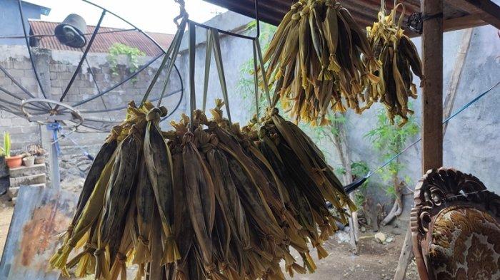 Dodol sudah menjadi menu khas sekaligus makanan wajib pada hari Pengucapan Syukur di Kabupaten Minahasa Selatan (Minsel) Sulawesi Utara.