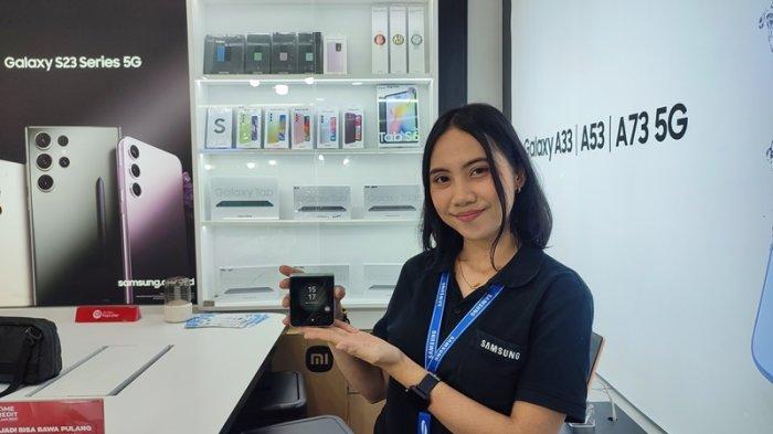 Produk Samsung yang dijual di Dio Cell, itCenter, Manado, Sulawesi Utara, Rabu (30/8/2023).