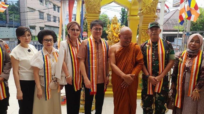 Perayaan Waisak di Vihara Dhammadipa Manado, Dihadiri Ratusan Umat Budha, Senin (12/5/2025)