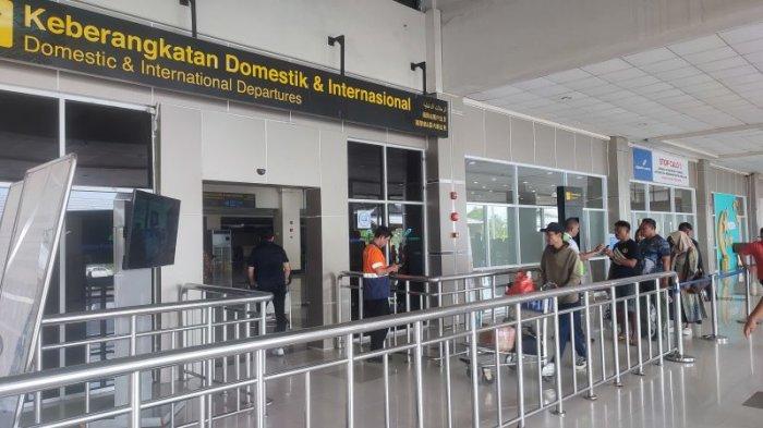 Penerbangan Bandara Sam Ratulangi (Samrat), Manado, Sulawesi Utara, kembali dibuka, Selasa (22/4/2024).