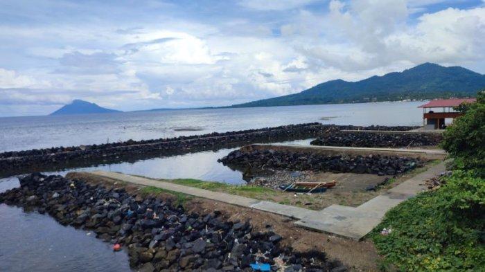 Perkembangan reklamasi di pesisir Manado, Sulawesi Utara, Senin (13/1/2025).