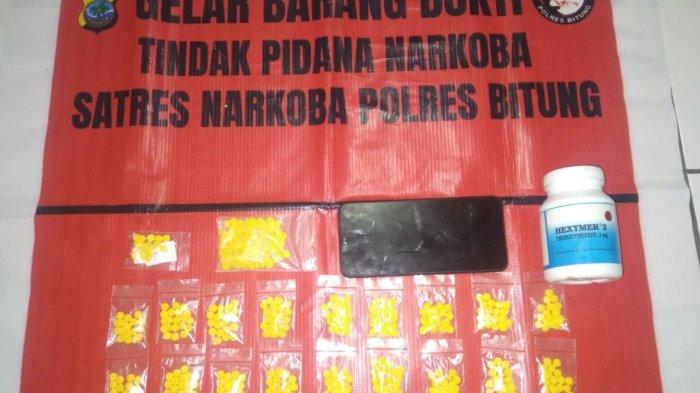 Barang bukti obat keras jenis Trihexyphenidyl yang disita Satresnarkoba Polres Bitung, Sulawesi Utara.