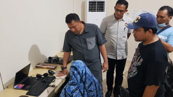 Foto Suasana Markas Pinjol Ilegal di Manado Sulawesi Utara saat Digerebek Polda Sulut