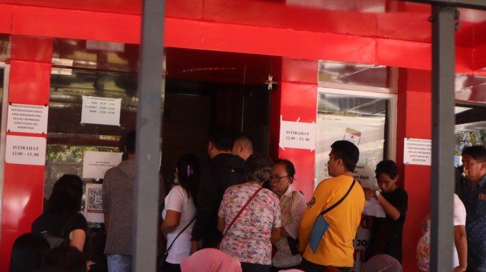 Foto antusias masyarakat di Disdukcapil Manado Sulawesi Utara