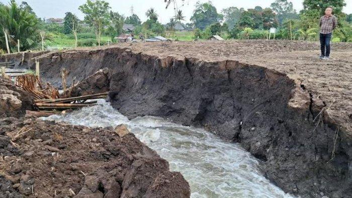 Foto pembuatan danau buatan diduga penyebab banjir yang terjadi di Kakaskasen Dua Tomohon, Sulawesi Utara, Jumat (9/5/2025).