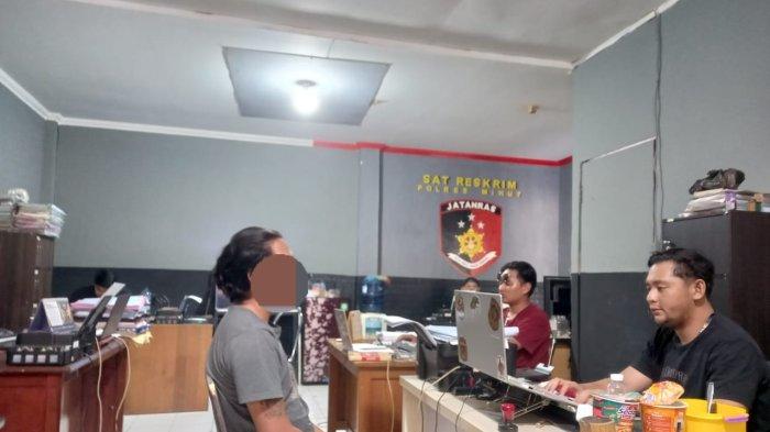 Pelaku pembunuhan di Jaga 4 Desa Tatelu, Brando Danes, saat diperiksa di Polres Minut, Sulawesi Utara, Senin (16/9/2024).