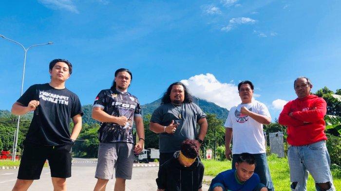 Tim Resmob Polres Minahasa meringkus dua tersangka kasus penganiayaan menggunakan senjata tajam jenis badik, Kamis (9/1/2025).