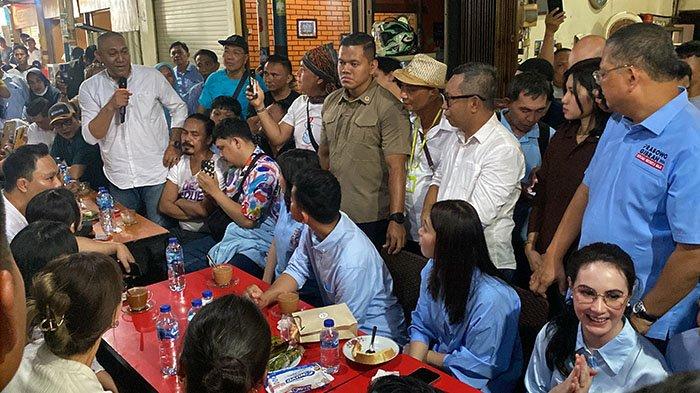 Gibran Foto di Jarod Manado Sulawesi Utara Minggu 24 Desember 2023. (Tribun Manado/Wendia Paputungan)