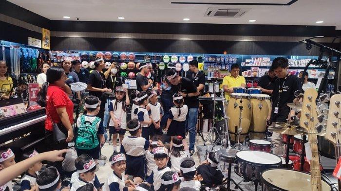 Gramedia Sam Ratulangi Manado mengelar event Experia By Gramedia bersama puluhan anak TK Providensia, Jumat (22/9/2023).