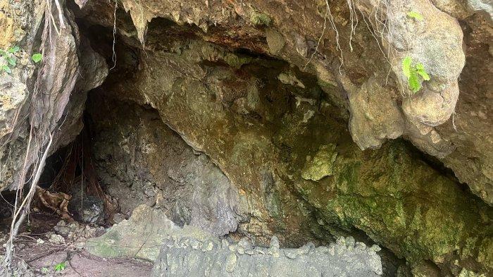 WISATA: Gua Larenggam menjadi simbol perlawanan dan saksi bisu kekejaman penjajah Kolonialisme Belanda. Gua ini terletak di Desa Arangkaa, Kecamatan Gemeh, Kabupaten Talaud, Foto diambil oleh Tribunmanado.co.id pada Rabu (9/4/2025).