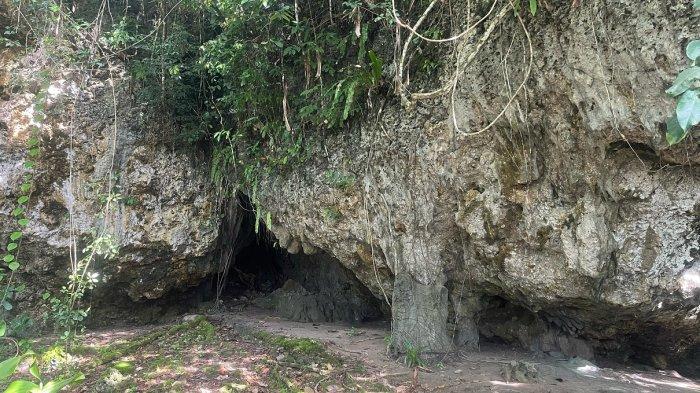 WISATA: Gua Larenggam menjadi simbol perlawanan dan saksi bisu kekejaman penjajah Kolonialisme Belanda. Gua ini terletak di Desa Arangkaa, Kecamatan Gemeh, Kabupaten Talaud, Foto diambil oleh Tribunmanado.co.id pada Rabu (9/4/2025).
