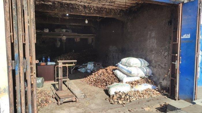 Gudang kopra di Calaca Manado Sulawesi Utara