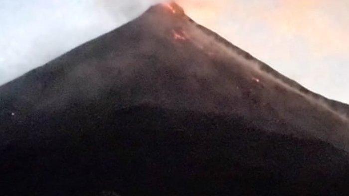 Gunung Karangetang di Sitaro.