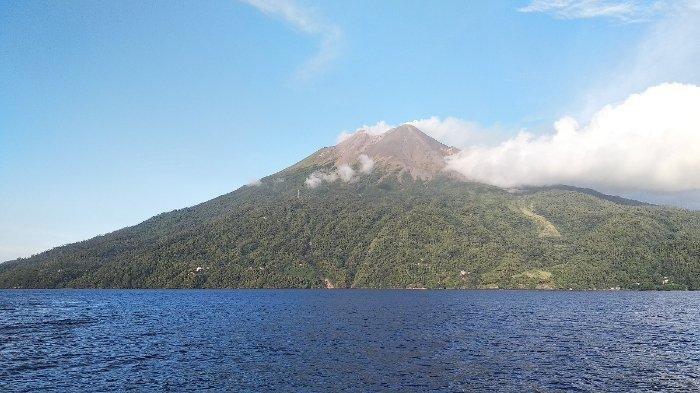Gunung Karangetang, Kabupaten Kepulauan Siau Tagulandang Biaro, Sulawesi Utara (Sulut).